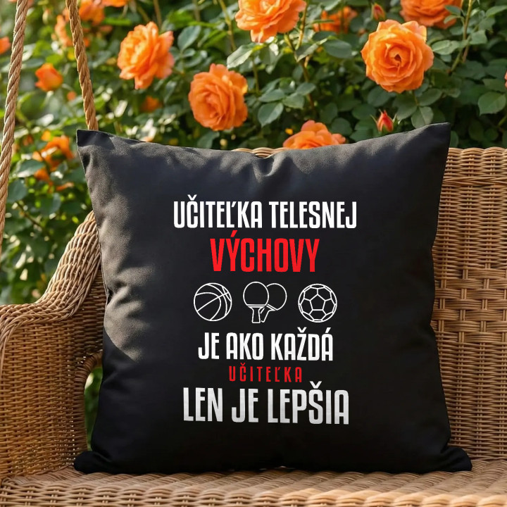 Učiteľka telesnej výchovy je ako každá učiteľka, len je lepšia - čierny vankúš s potlačou