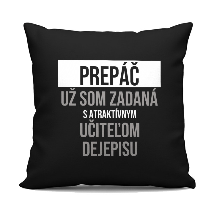Prepáč, už som zadaná s atraktívnym učiteľom dejepisu - čierny vankúš s potlačou