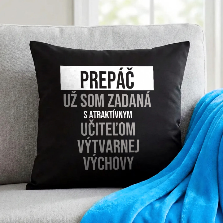 Prepáč, už som zadaná s atraktívnym učiteľom výtvarnej výchovy - čierny vankúš s potlačou