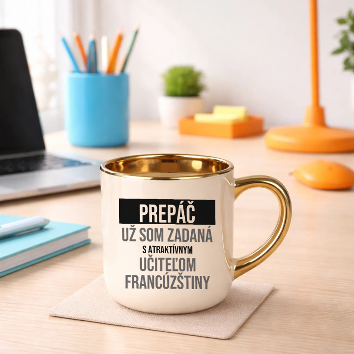 Prepáč, už som zadaná s atraktívnym učiteľom francúzštiny - elegantný hrnček na darček