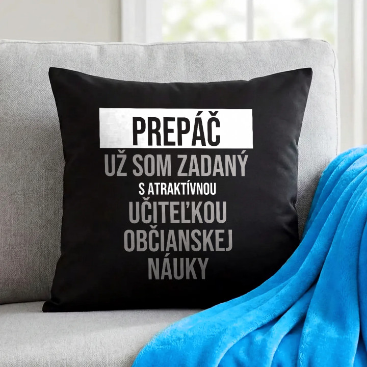 Prepáč, už som zadaný s atraktívnou učiteľkou občianskej náuky - čierny vankúš s potlačou