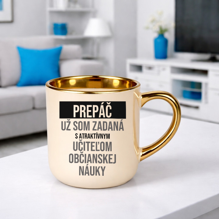 Prepáč, už som zadaná s atraktívnym učiteľom občianskej náuky - elegantný hrnček na darček