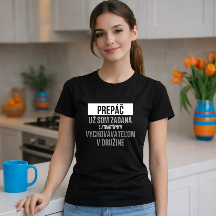 Prepáč, už som zadaná s atraktívnym vychovávateľom v družine - dámske tričko s potlačou