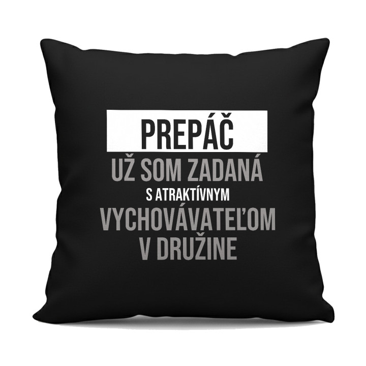 Prepáč, už som zadaná s atraktívnym vychovávateľom v družine - čierny vankúš s potlačou