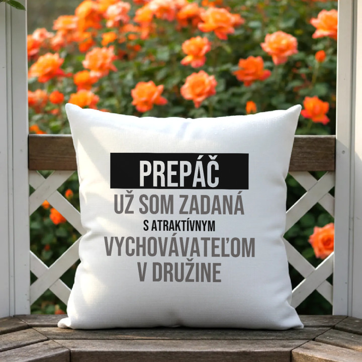 Prepáč, už som zadaná s atraktívnym vychovávateľom v družine - vankúš s potlačou