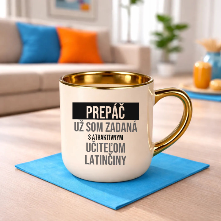 Prepáč, už som zadaná s atraktívnym učiteľom latinčiny - elegantný hrnček na darček