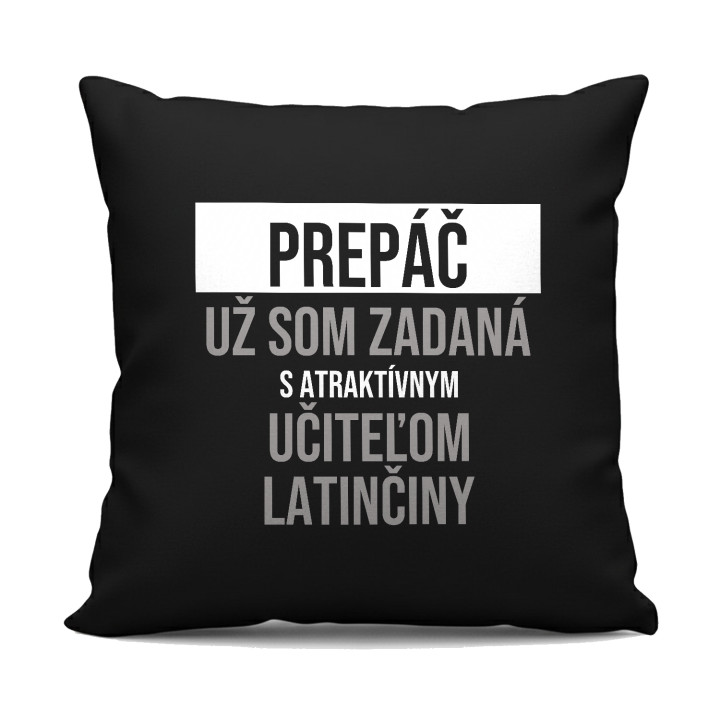 Prepáč, už som zadaná s atraktívnym učiteľom latinčiny - čierny vankúš s potlačou