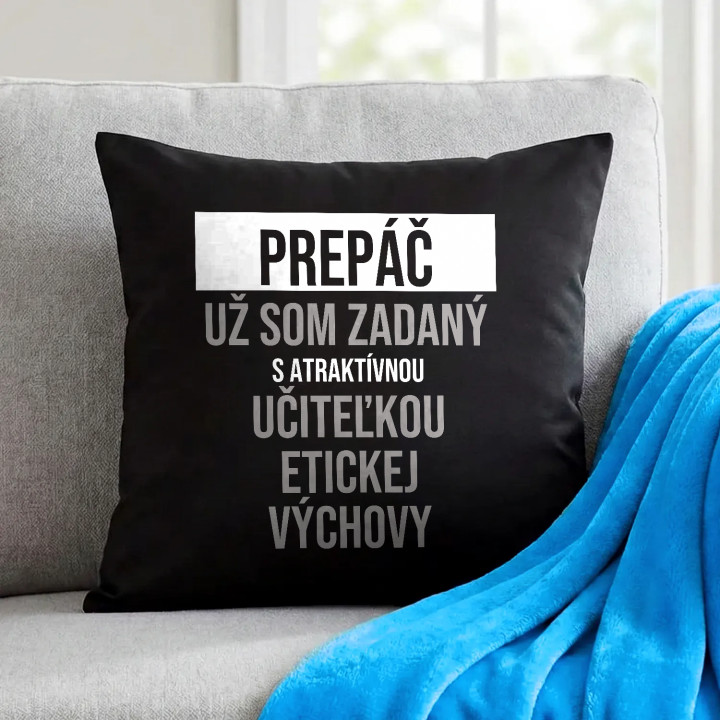Prepáč, už som zadaný s atraktívnou učiteľkou etickej výchovy - čierny vankúš s potlačou