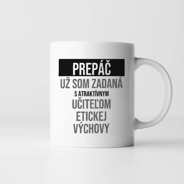 Prepáč, už som zadaná s atraktívnym učiteľom etickej výchovy - keramický hrnček s potlačou