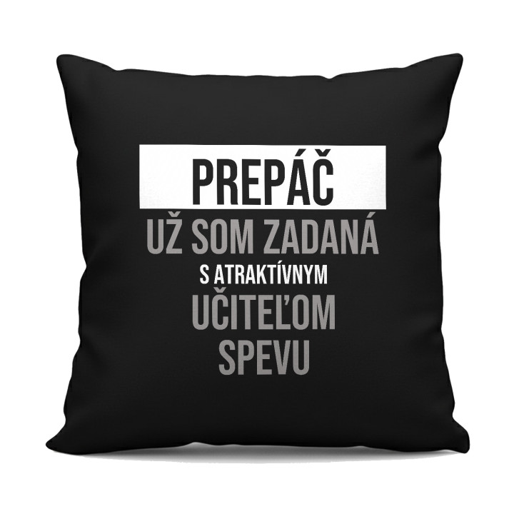 Prepáč, už som zadaná s atraktívnym učiteľom spevu - čierny vankúš s potlačou