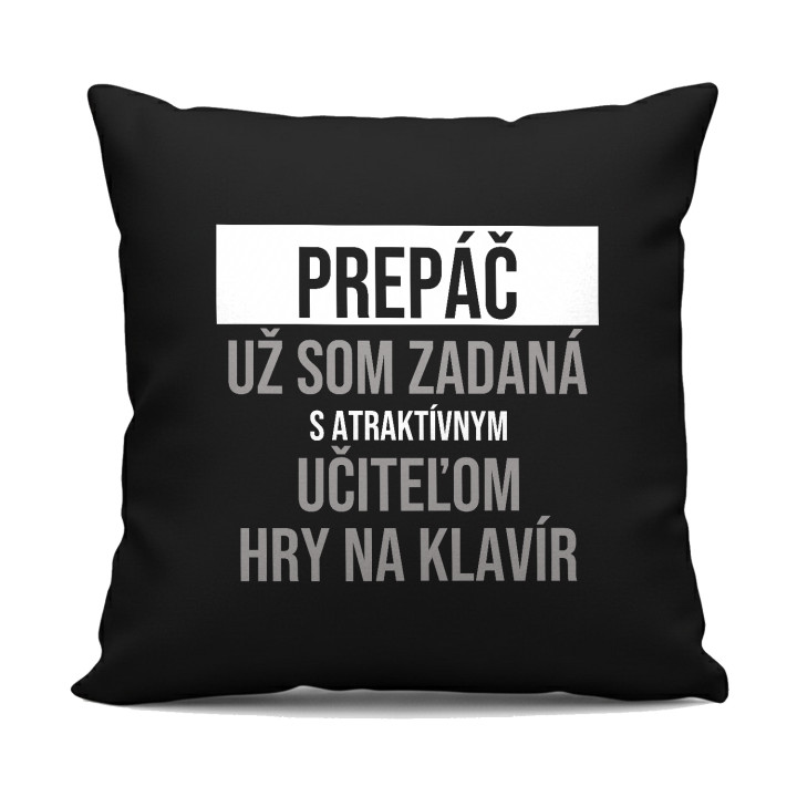 Prepáč, už som zadaná s atraktívnym učiteľom hry na klavír - čierny vankúš s potlačou