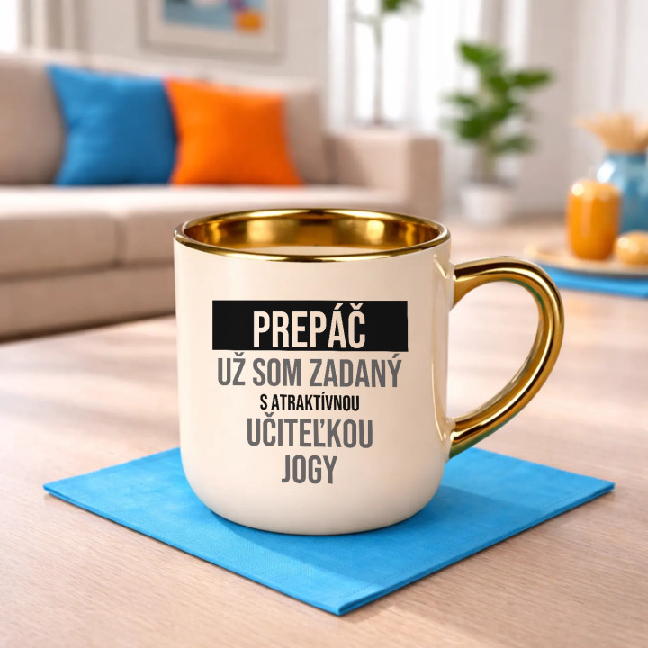 Prepáč, už som zadaný s atraktívnou učiteľkou jogy - elegantný hrnček na darček