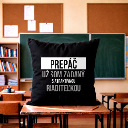 Prepáč, už som zadaný s atraktívnou riaditeľkou - čierny vankúš s potlačou