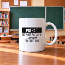 Prepáč, už som zadaná s atraktívnym riaditeľom - keramický hrnček s potlačou