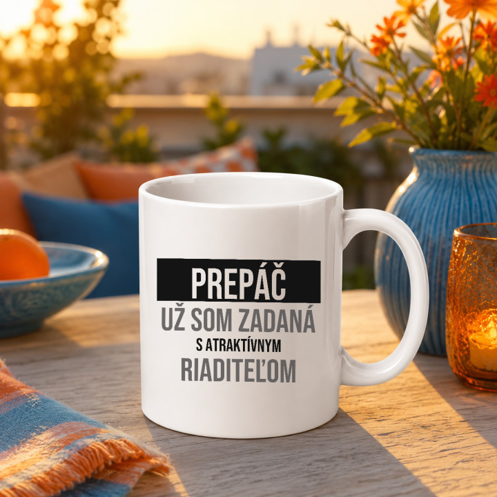 Prepáč, už som zadaná s atraktívnym riaditeľom - keramický hrnček s potlačou