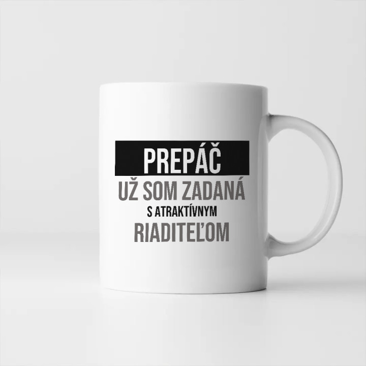 Prepáč, už som zadaná s atraktívnym riaditeľom - keramický hrnček s potlačou
