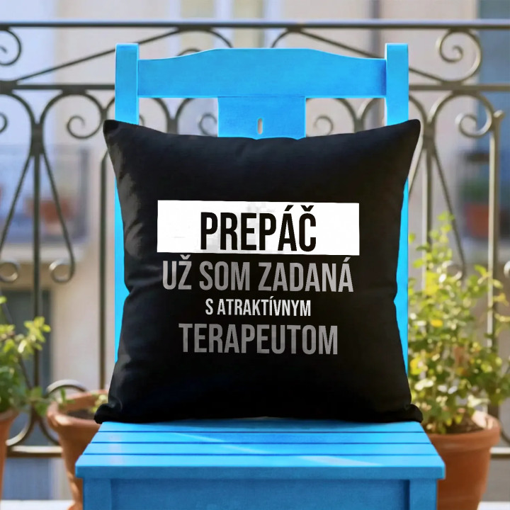 Prepáč, už som zadaná s atraktívnym terapeutom - čierny vankúš s potlačou