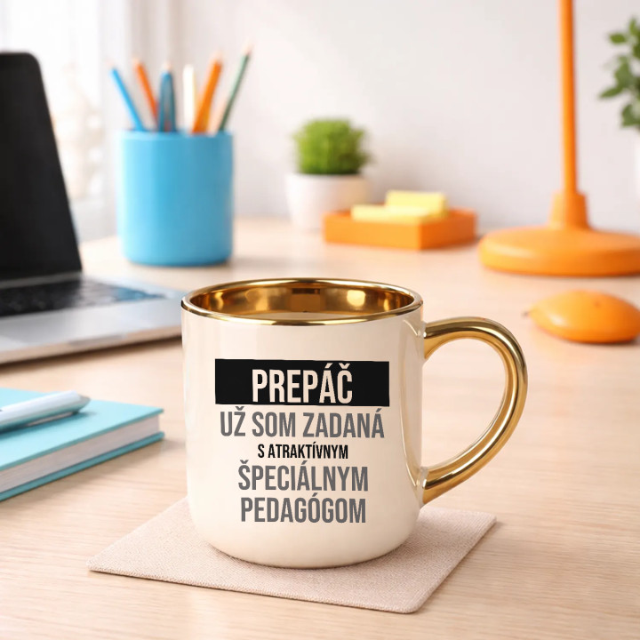 Prepáč, už som zadaná s atraktívnym špeciálnym pedagógom - elegantný hrnček na darček