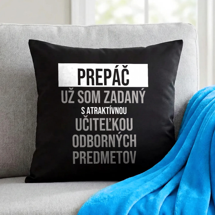 Prepáč, už som zadaný s atraktívnou učiteľkou odborných predmetov - čierny vankúš s potlačou