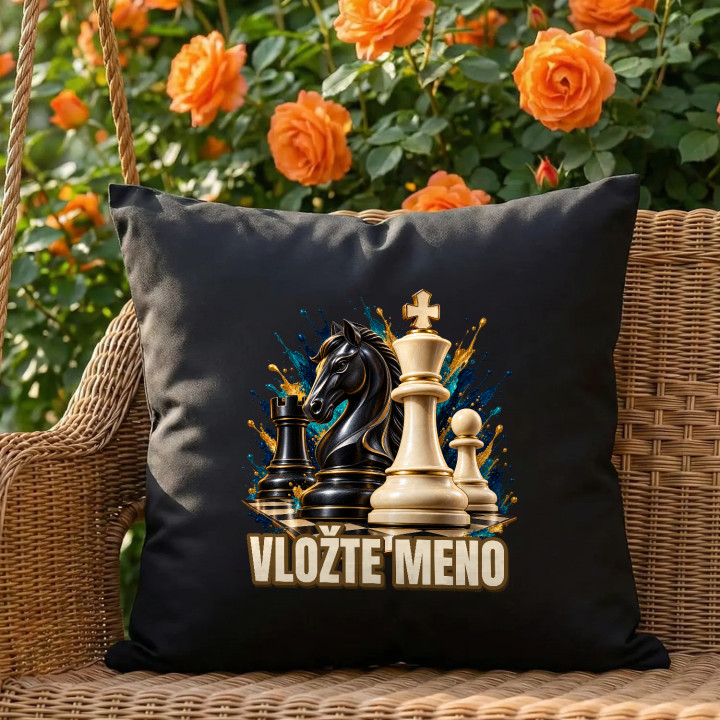 Šach (meno) - jazdec, kráľ a pešiak - čierny vankúš s potlačou - personalizovaný produkt