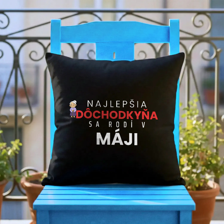 Najlepšia dôchodkyňa sa rodí v máji - čierny vankúš s potlačou