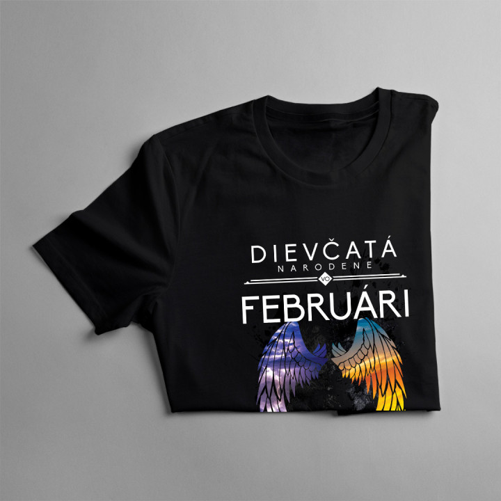 Dievčatá narodené vo februári sú slnečné lúče v kombinácii s malým hurikánom - dámske tričko s potlačou