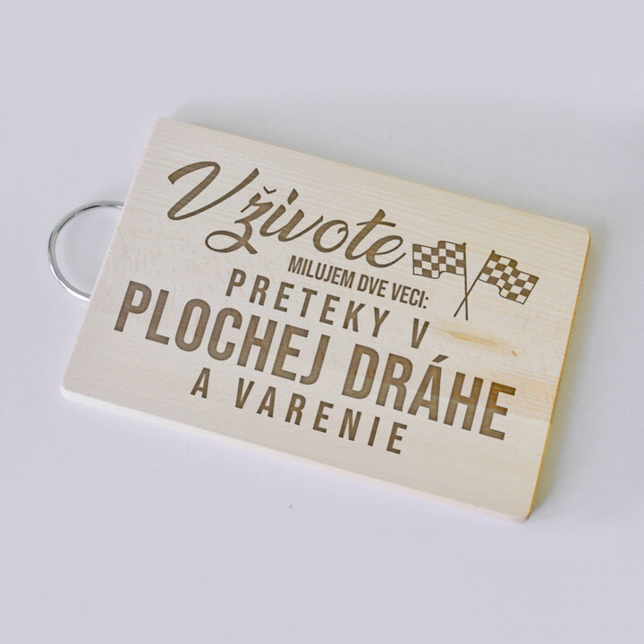 V živote milujem dve veci: preteky v plochej dráhe a varenie - doska na krájanie - doska na krájanie