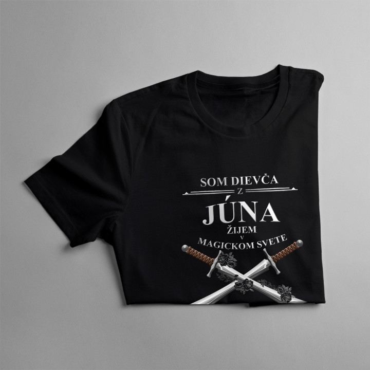 Som dievča z júna. Žijem v magickom svete - dámske tričko s potlačou