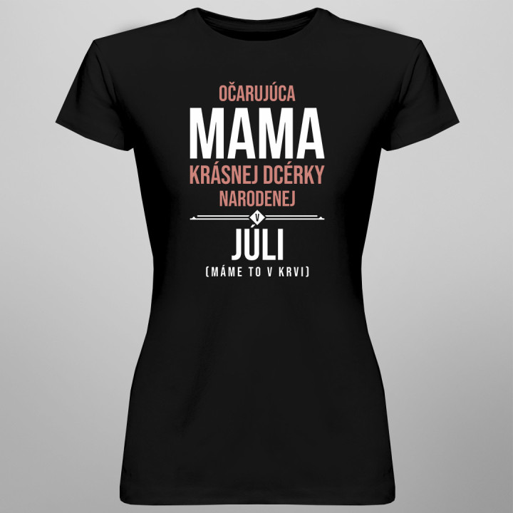Očarujúca mama krásnej dcérky narodenej v júli - dámske tričko s potlačou
