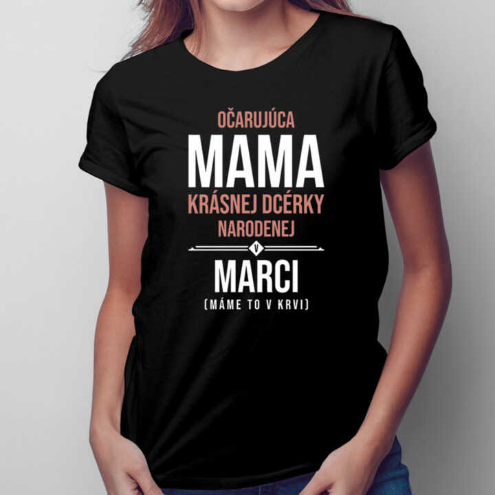 Očarujúca mama krásnej dcérky narodenej v marci - dámske tričko s potlačou
