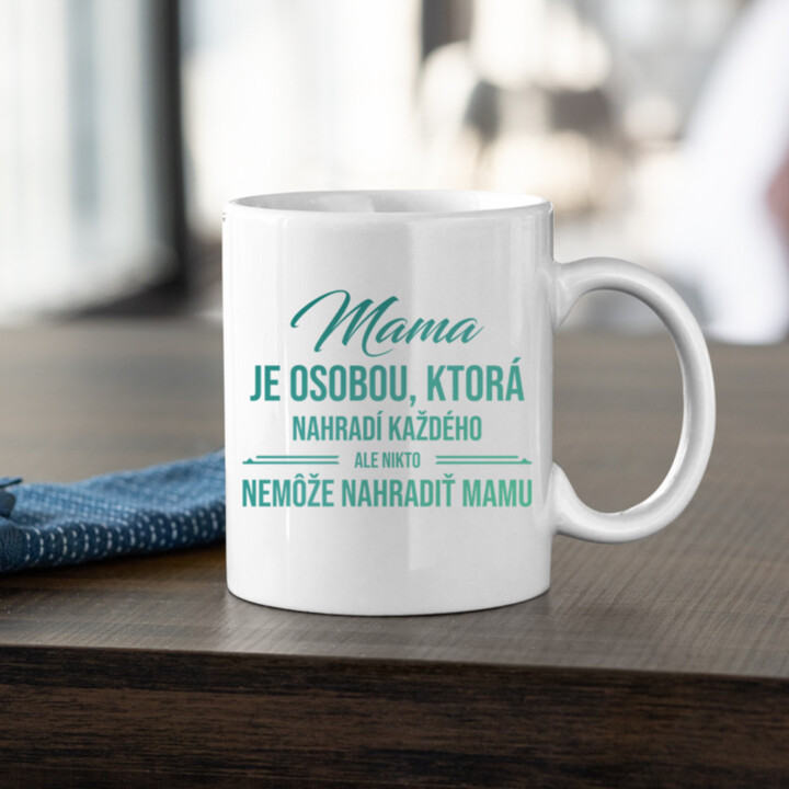 Mama je osobou, ktorá nahradí každého - keramický hrnček s potlačou