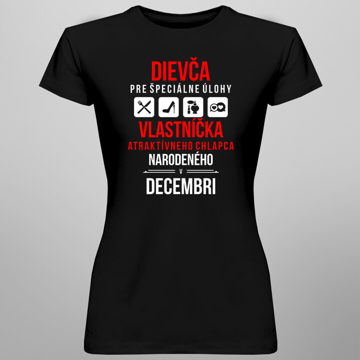 Dievča pre špeciálne úlohy - vlastníčka atraktívneho chlapca narodeného v decembri - dámske tričko s potlačou