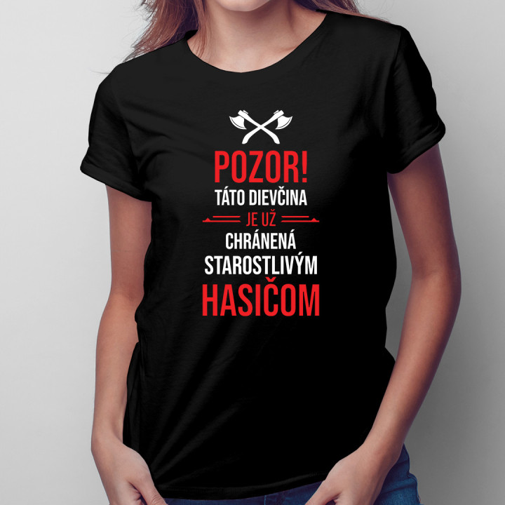 Pozor! Táto dievčina je už chránená starostlivým hasičom - dámske tričko s potlačou
