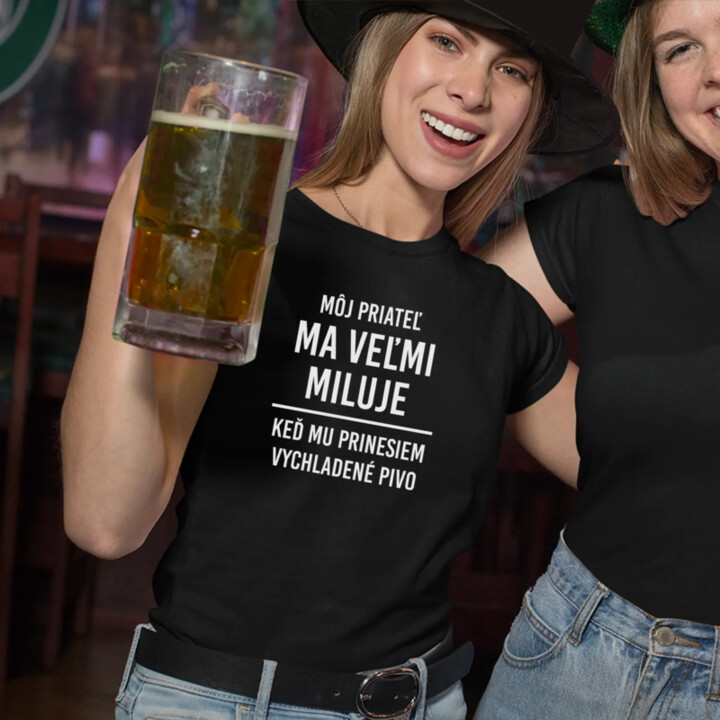 Môj priateľ ma veľmi miluje - dámske tričko s potlačou