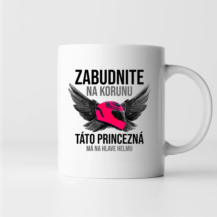 Zabudnite na korunu - táto princezná má na hlave helmu - keramický hrnček s potlačou