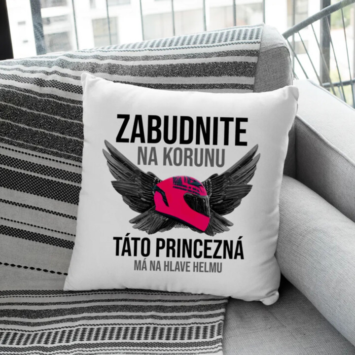 Zabudnite na korunu - táto princezná má na hlave helmu - vankúš s potlačou