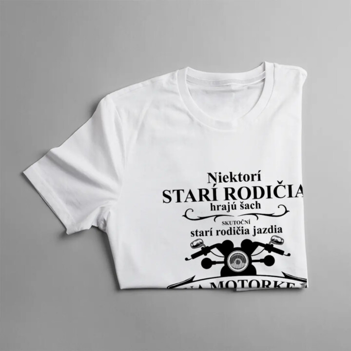 Niektorí starí rodičia hrajú šach, skutoční starí rodičia jazdia na motorke - pánske tričko s potlačou