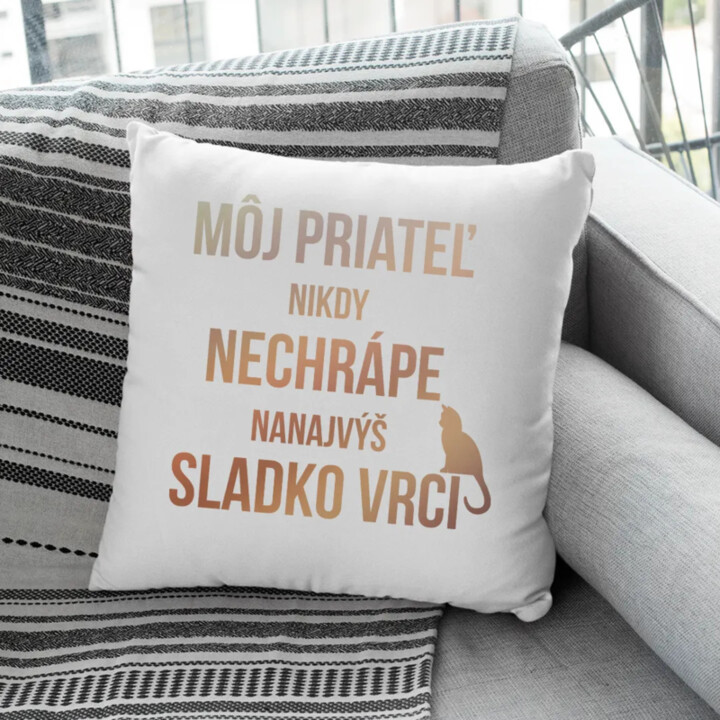 Môj priateľ nikdy nechrápe, nanajvýš sladko vrčí - vankúš s potlačou
