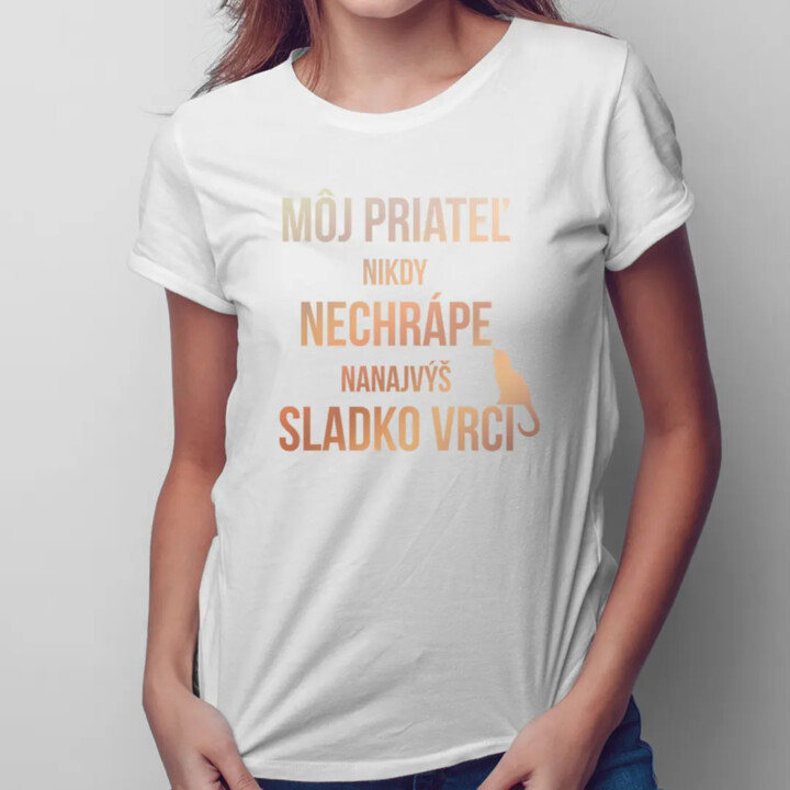 Môj priateľ nikdy nechrápe, nanajvýš sladko vrčí - Dámske tričko s potlačou