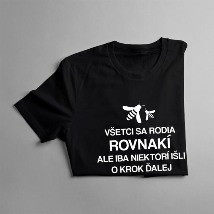 Všetci sa rodia rovnakí, ale iba niektorí išli  o krok ďalej a stali sa včelármi - dámske tričko s potlačou