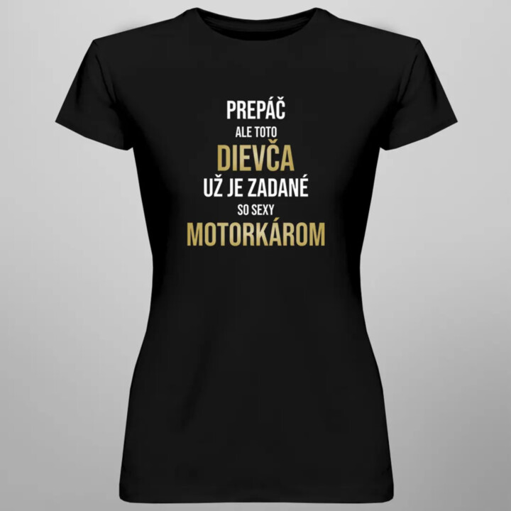 Dievča už je zadané so sexy motorkárom - dámske tričko s potlačou
