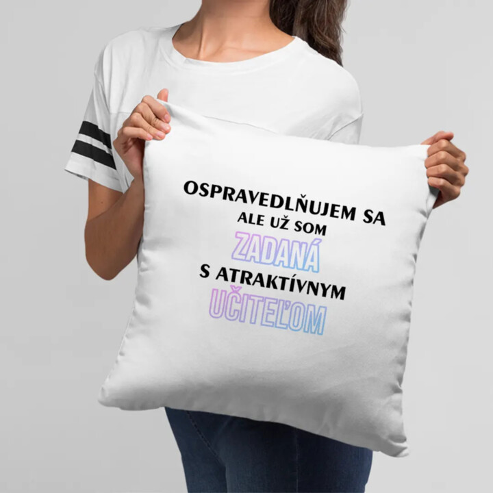 Ospravedlňujem sa, ale už som zadaná s atraktívnym učiteľom - vankúš s potlačou