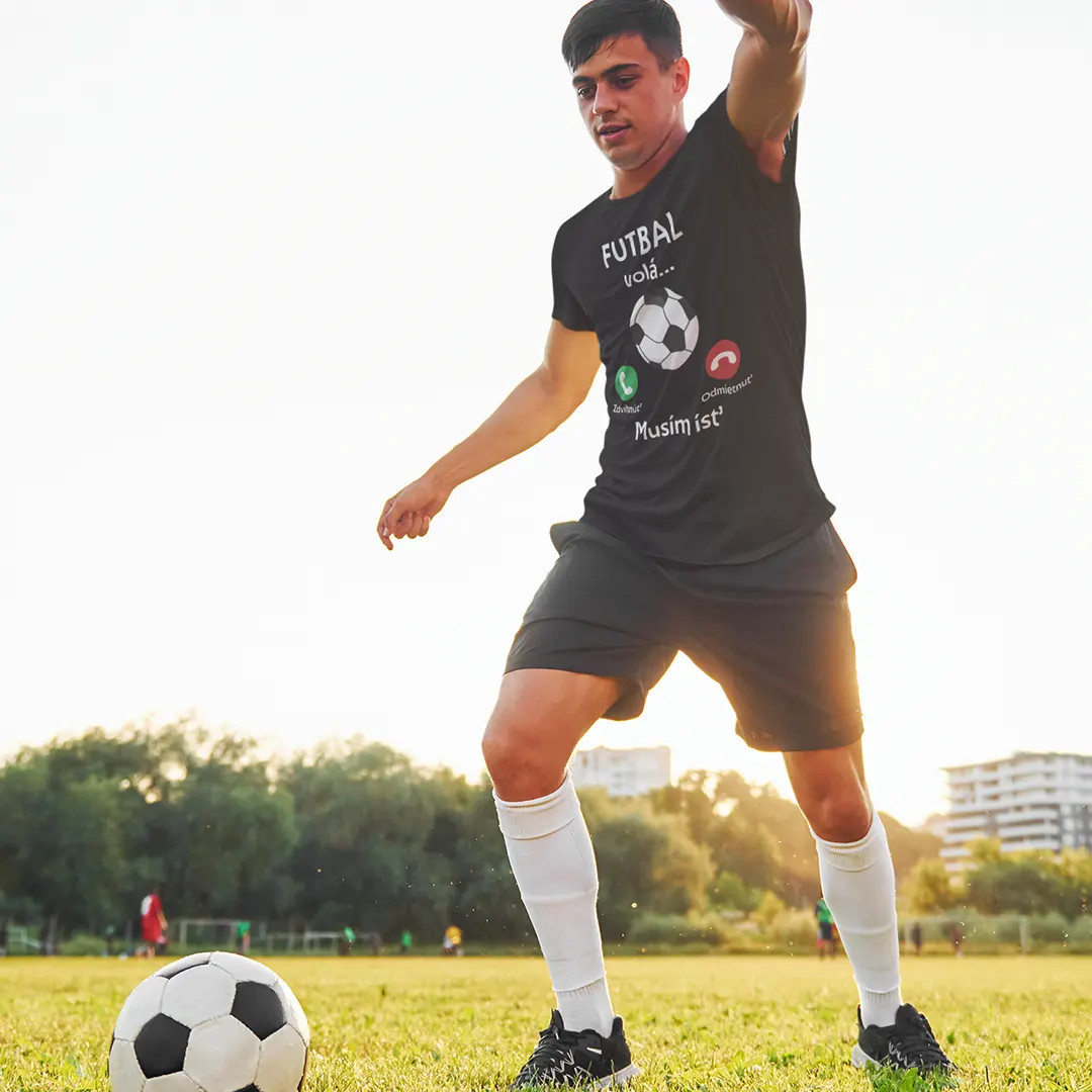 Futbal volá, musím ísť - pánske tričko s potlačou