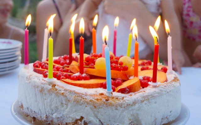 Hľadáte darček na 18? Tieto nápady vás zachránia!